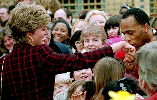 Công nương Diana không bao giờ đeo găng tay và đây là lý do-5