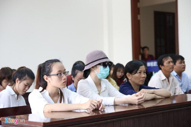 Nữ sinh bị tạt axít ở Sài Gòn: Ai trả cho em nửa đời lỡ hẹn?-1