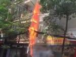 Hà Nội: Cột điện 'cháy nổ như pháo hoa' do hệ thống dây viễn thông