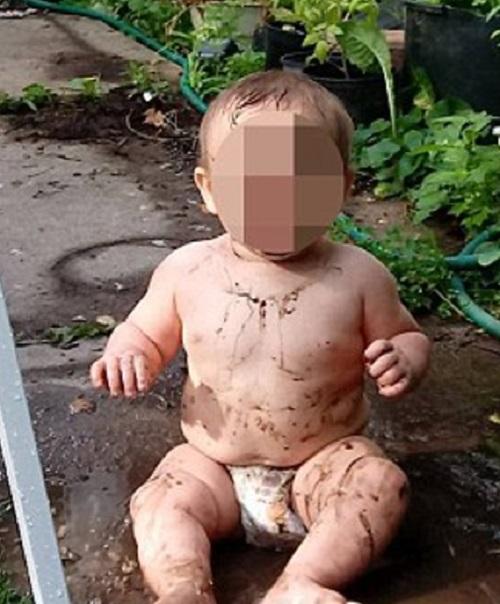 Bé 8 tháng tuổi sống sót sau 3 ngày bị bỏ rơi trong túi nilon-1