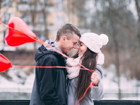 3 cung Hoàng đạo sau rất thích thể hiện tình cảm trước đám đông-2