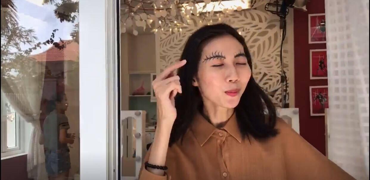 Thi nhau độ lông mày lượn sóng, sao Việt quá khác lạ khiến không ai nhận ra-8