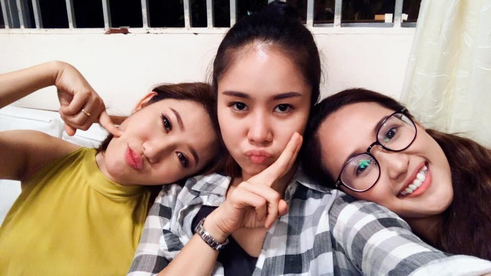 Tin sao Việt 13/8: Thủy Tiên cắt tỉa móng tay cho ông xã Công Vinh-7