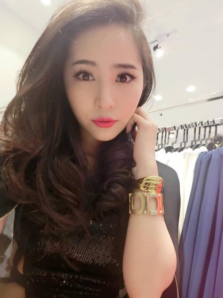 Tin sao Việt 13/8: Thủy Tiên cắt tỉa móng tay cho ông xã Công Vinh-13