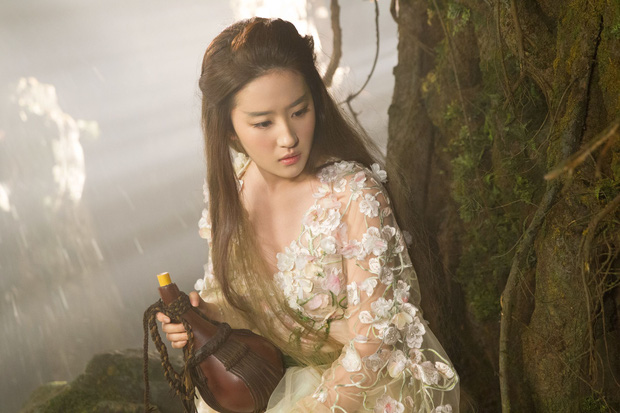 'Tam sinh tam thế' bản điện ảnh: Tạo hình của Lưu Diệc Phi bị chê ỉ ôi vì lông mày xếch, đầu đội mâm ngũ quả-2