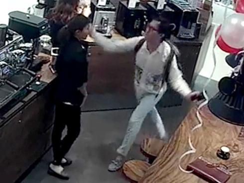 Khánh Casa bị kêu gọi tẩy chay, có thể phạt hành chính vụ tát nữ nhân viên-3