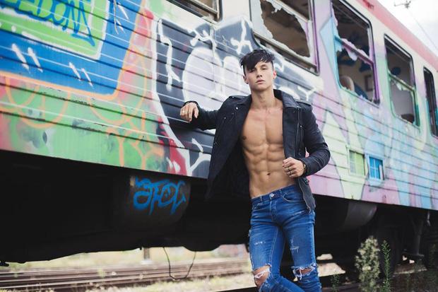 Chàng con lai Việt - Pháp đúng chuẩn soái ca: Body 6 múi, khuôn mặt cực điển trai-5