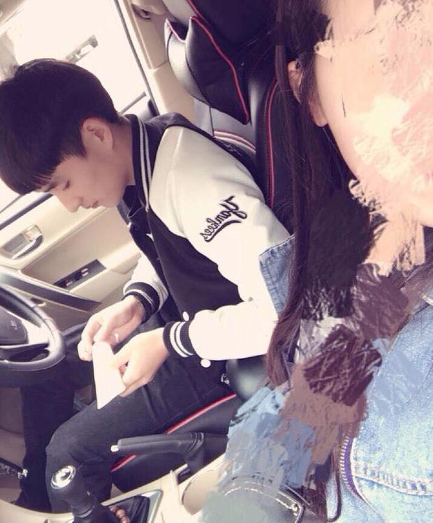 Đã đẹp trai thì ngủ quên trên xe bus như anh chàng này cũng thành 'cực phẩm'!-5