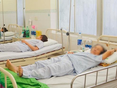 Gần 50 du khách ngộ độc, Đà Nẵng công bố đường dây nóng