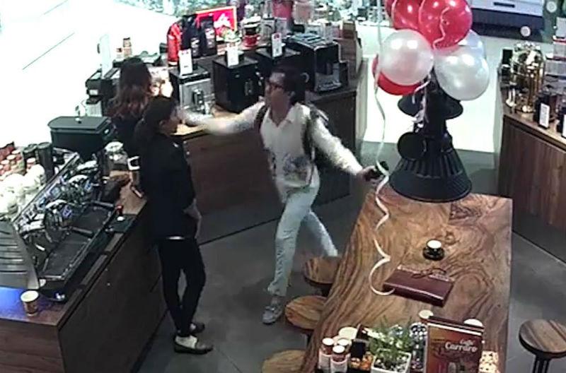 Khánh Casa bị kêu gọi tẩy chay, có thể phạt hành chính vụ tát nữ nhân viên-2