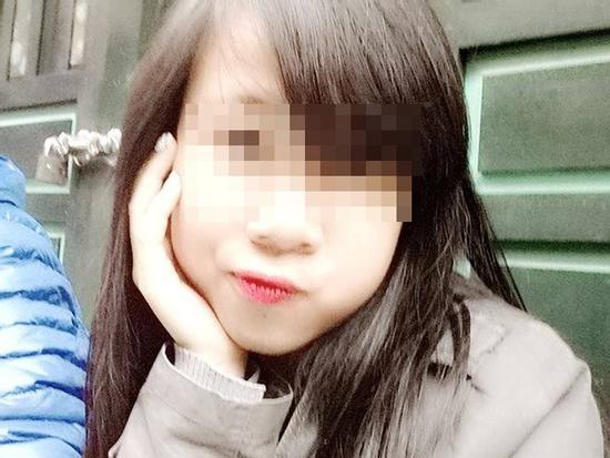 'Tác hại' của trà sữa: Rời khỏi tiệm, cô gái dắt nhầm xe người khác về nhà vì tưởng xe mình mà hỏng khóa!