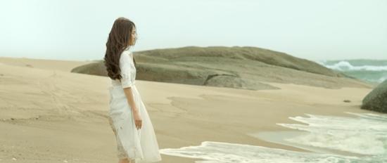 Nhã Phương hoán đổi nhân cách với Việt Hương sau khi bị lốc cuốn-2