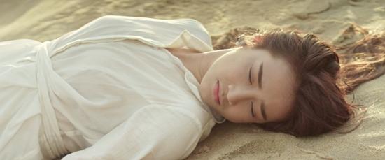 Nhã Phương hoán đổi nhân cách với Việt Hương sau khi bị lốc cuốn-5