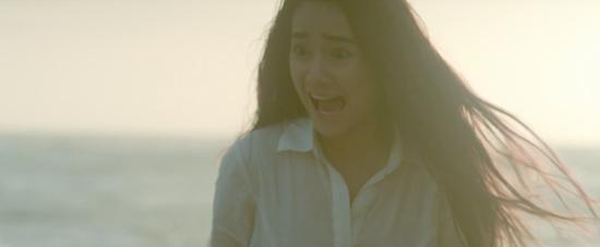 Nhã Phương hoán đổi nhân cách với Việt Hương sau khi bị lốc cuốn-6