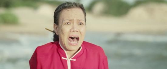 Nhã Phương hoán đổi nhân cách với Việt Hương sau khi bị lốc cuốn-7