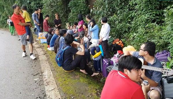 Xe giường nằm dìu xe 45 chỗ mất thắng trên đèo Bảo Lộc-2