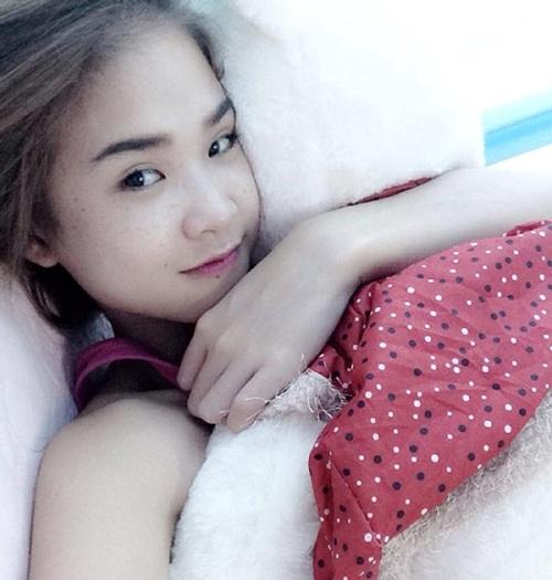 Ngọc Trinh, Hồ Ngọc Hà và loạt mỹ nhân Việt khoe mặt mộc không tì vết khi mới ngủ dậy-4