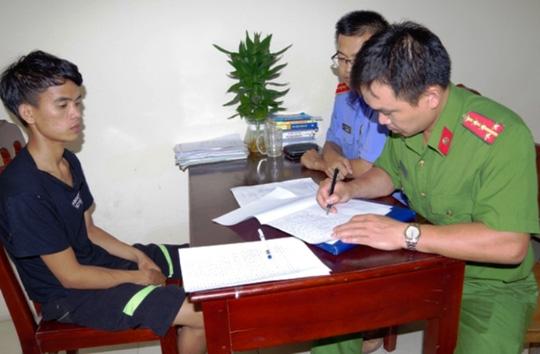 Thấy bé gái ở nhà một mình liền nổi thú tính hiếp dâm-1