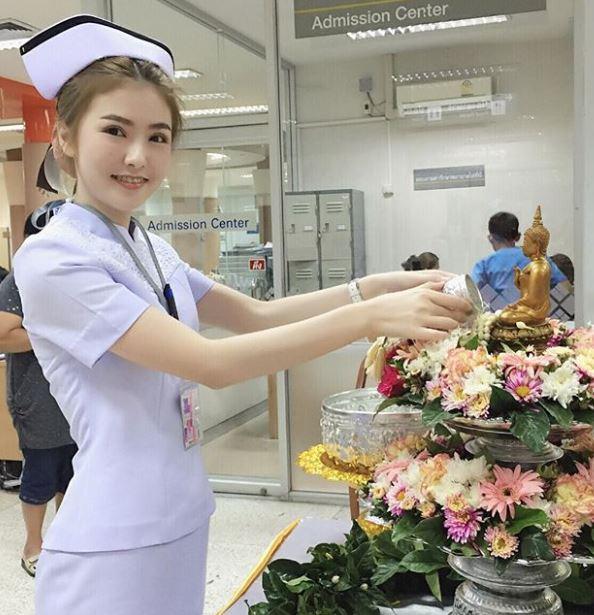 Ngẩn ngơ với nhan sắc đẹp xuất sắc của nữ y tá người Thái Lan-1