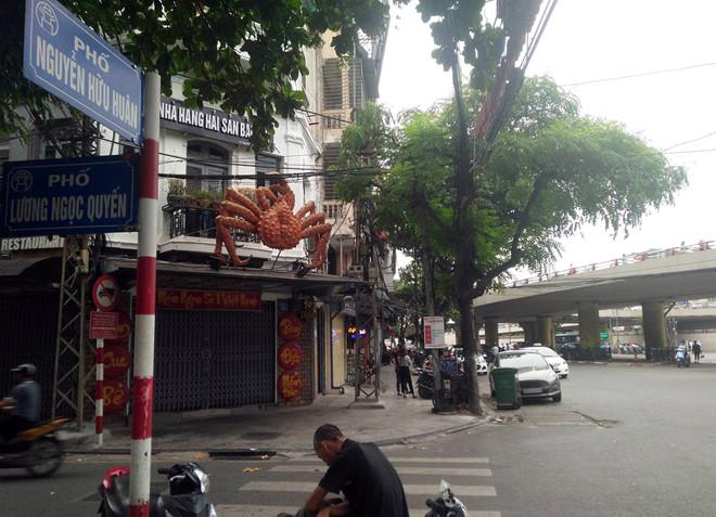 Thanh niên bị người dân bao vây, tát là công an nghĩa vụ-2