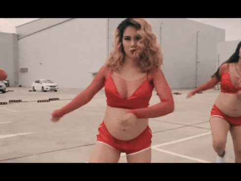 Bà mẹ trẻ gây xôn xao khi vác bụng bầu 7 tháng múa cột đầy sexy-5