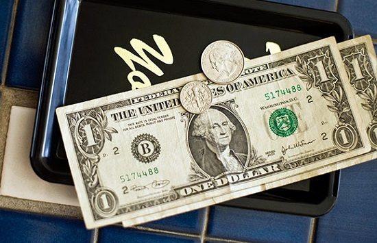 Cách đưa tiền tip trong nhà hàng, quán xá Việt Nam-1
