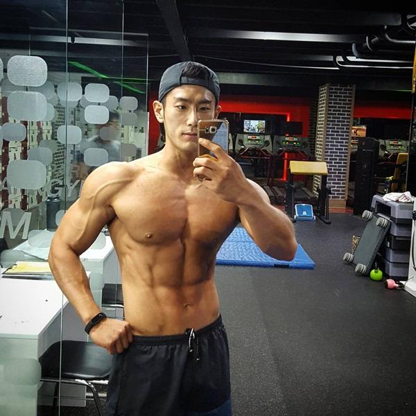 Hàng triệu cô gái Hàn Quốc muốn về trường tiểu học vì chàng trai này-3