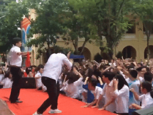 Thầy hiệu phó trường người ta: 'Quẩy' cực chất trên nền nhạc rap cùng học trò