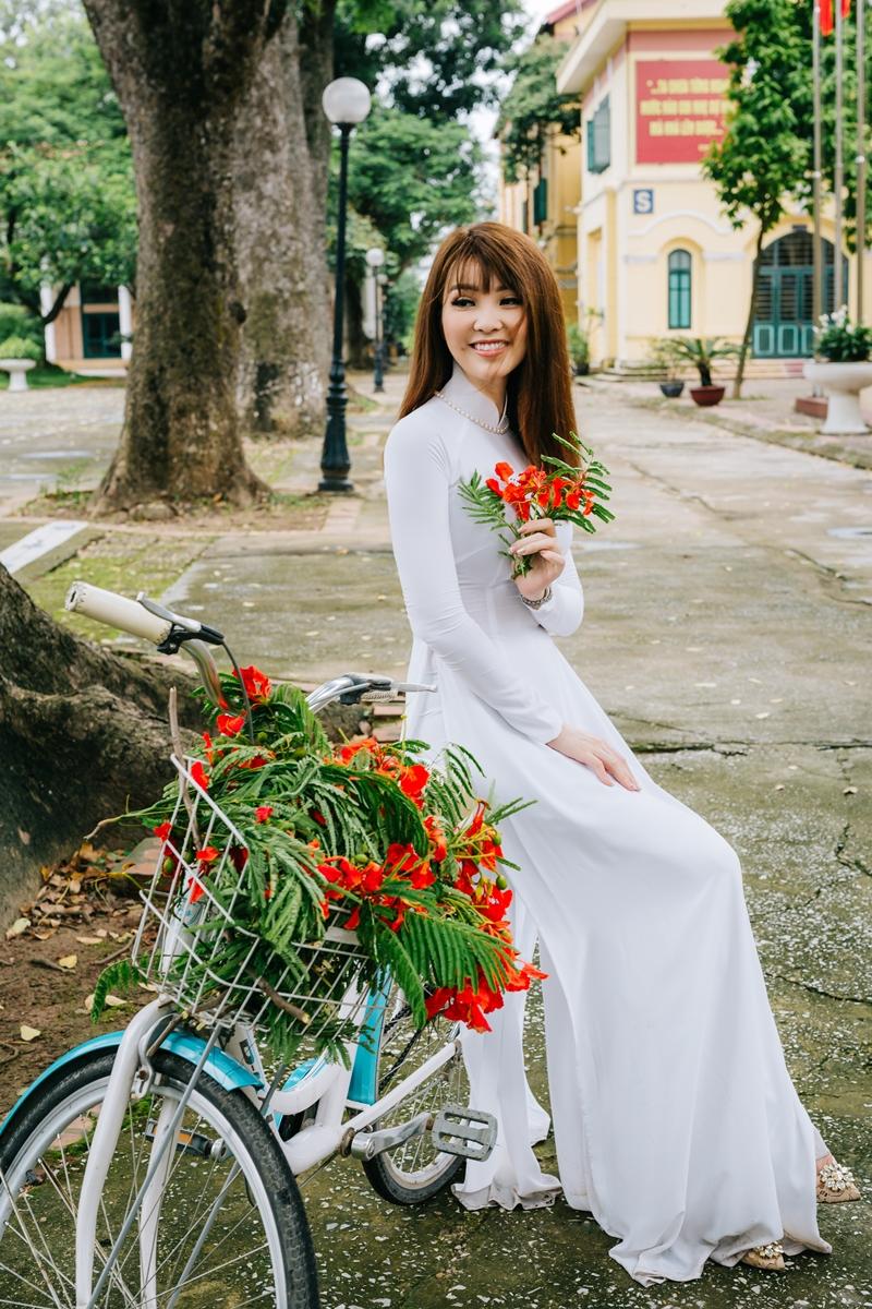 Á hậu Thụy Vân khoe giọng hát ngọt ngào qua ca khúc bất hủ của tuổi học trò-3