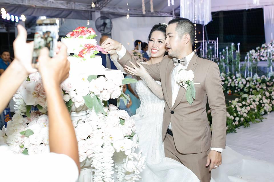 Gửi thiệp cưới muộn, anh trai Bảo Thy bị bạn bè dọa 'off 50% tiền mừng'-1