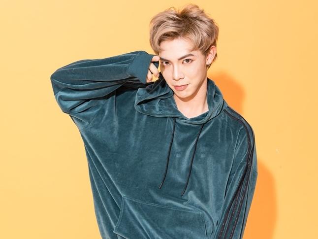 Sau Sơn Ngọc Minh, Erik lại vướng tin đồn tình cảm với trai lạ-7