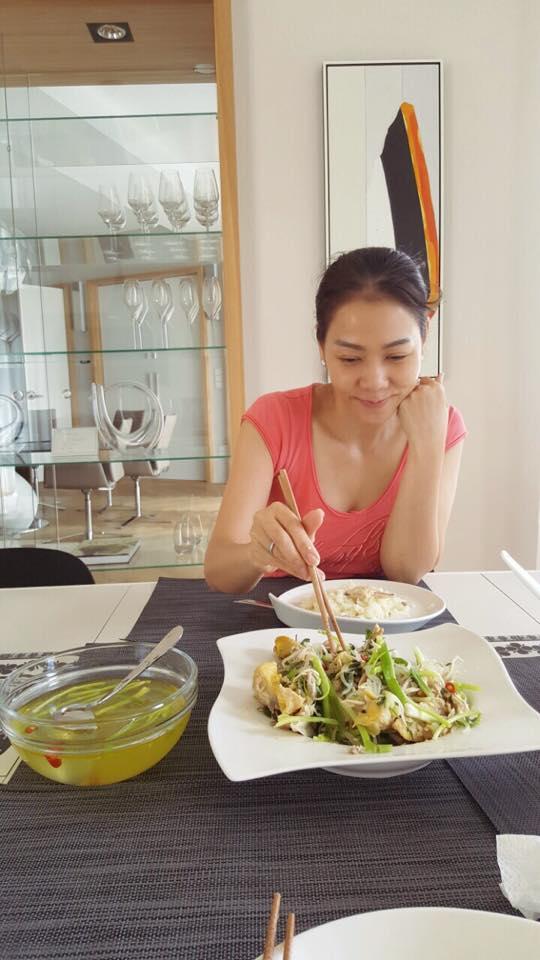 Tin sao Việt 15/8: Linh Chi vui vẻ hẹn hò cùng Ngọc Trinh mặc kệ scandal tình ái-7