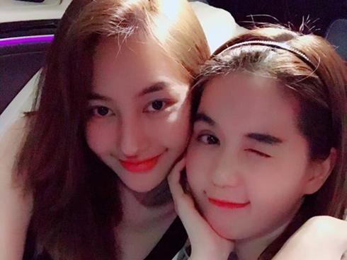 Tin sao Việt 15/8: Linh Chi vui vẻ hẹn hò cùng Ngọc Trinh mặc kệ scandal tình ái
