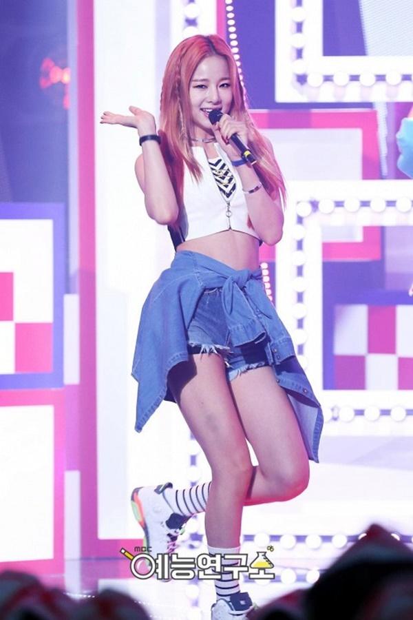 Không chỉ Hyoyeon (SNSD), rất nhiều idol Kpop từng phàn nàn về sự vô lễ của đàn em-4