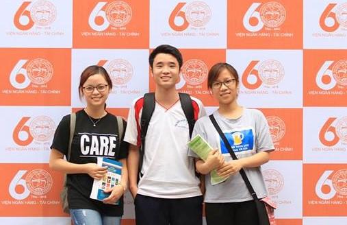 Nam sinh Kinh tế Quốc dân gây cười với bản chế 'Ngôi nhà hoa hồng'-1