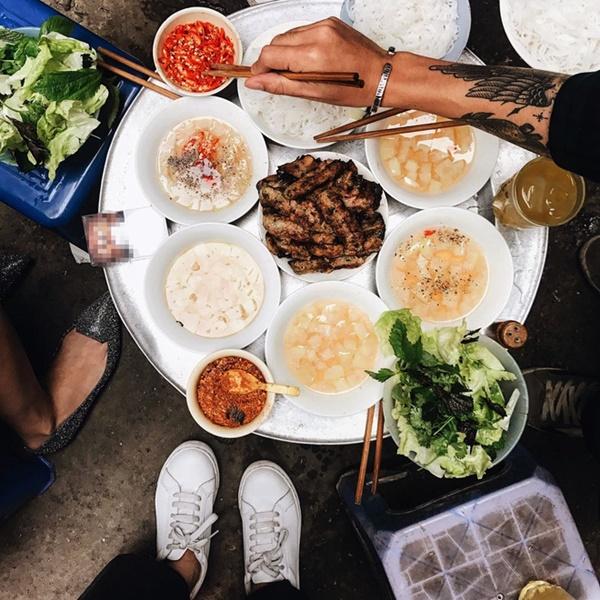 4 quán ăn có giờ mở cửa 'dị' nhưng lúc nào cũng đông khách Hà Nội-4