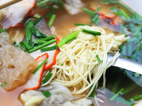 4 quán ăn có giờ mở cửa 'dị' nhưng lúc nào cũng đông khách Hà Nội
