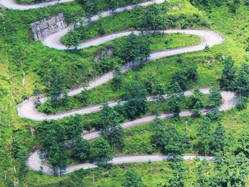 Con đường 24 khúc cua đầy hiểm nguy