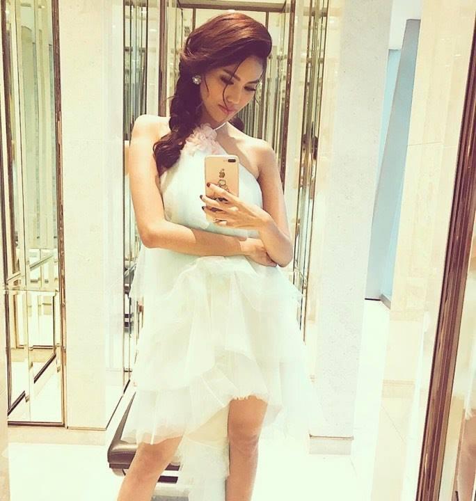 Không hẹn mà gặp, dàn sao Việt đồng loạt diện tông đen - trắng trong street style tuần này-6