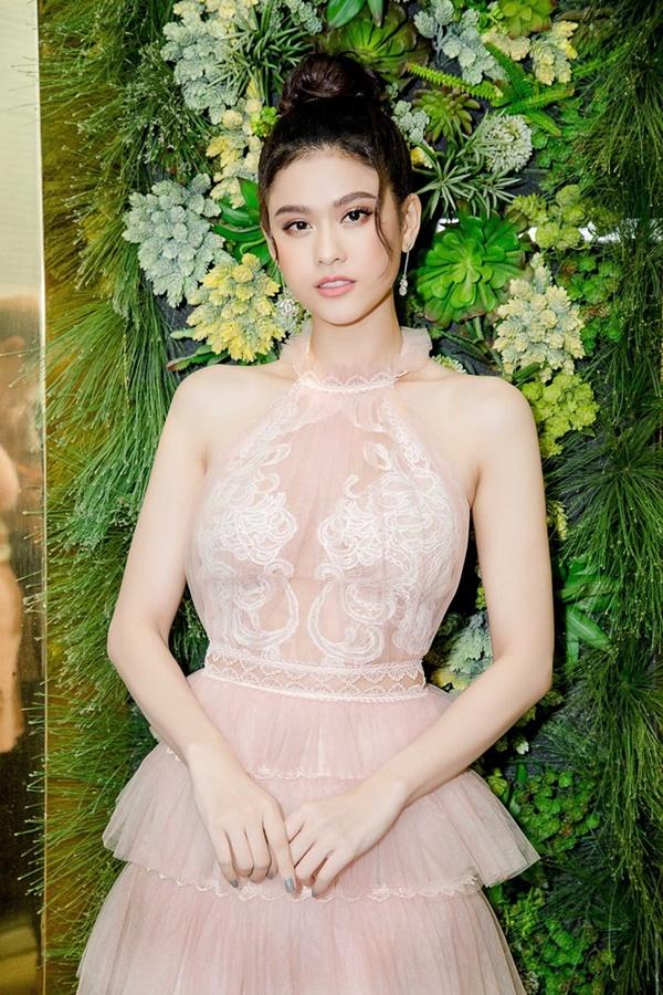 Trương Quỳnh Anh xinh đẹp không thua kém bạn thân hoa hậu-1