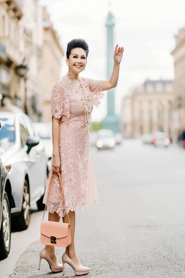 Bất chấp tuổi tác, Diễm My chinh phục bộ sưu tập váy sặc sỡ còn hơn nhiều hotteen-7