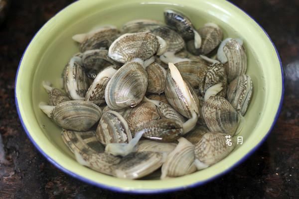 Mát trời mà có bát ngao hấp nấm cay nóng hổi thế này thì còn gì bằng-2