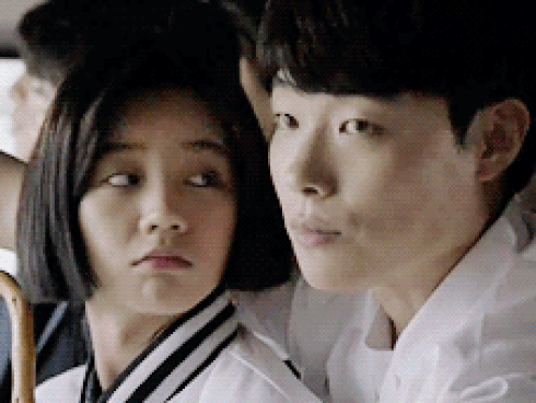 Sao Hàn 17/8: Nữ thần sexy UEE gây shock với thân hình gầy gò hốc hác-12