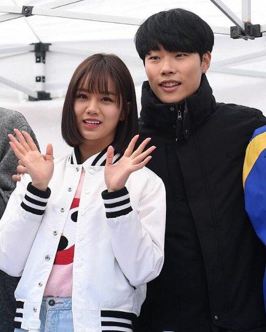 Sao Hàn 16/8: Ngất ngây trước những cử chỉ ngọt ngào của cặp tình nhân 'Reply 1988'-1