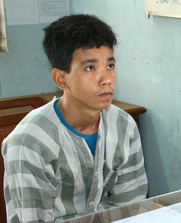 Đục tường nhà hàng xóm lấy tài sản bán mua sữa cho con-1