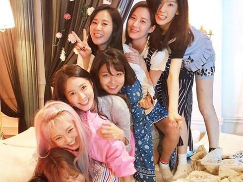 Giữa tin đồn SNSD tan rã, Tiffany quyết định ký tiếp hợp đồng với SM-2