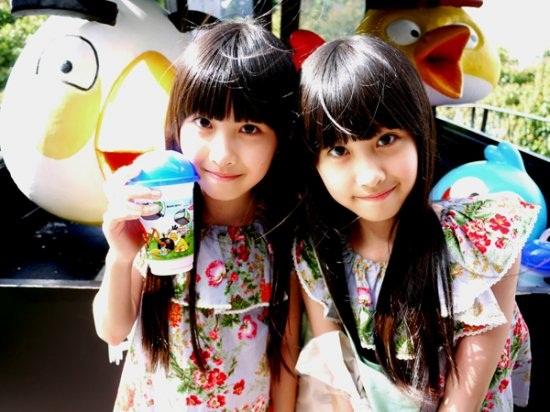 Vẻ đẹp tựa thiên thần của cặp song sinh nổi tiếng từ thuở lên 2-5