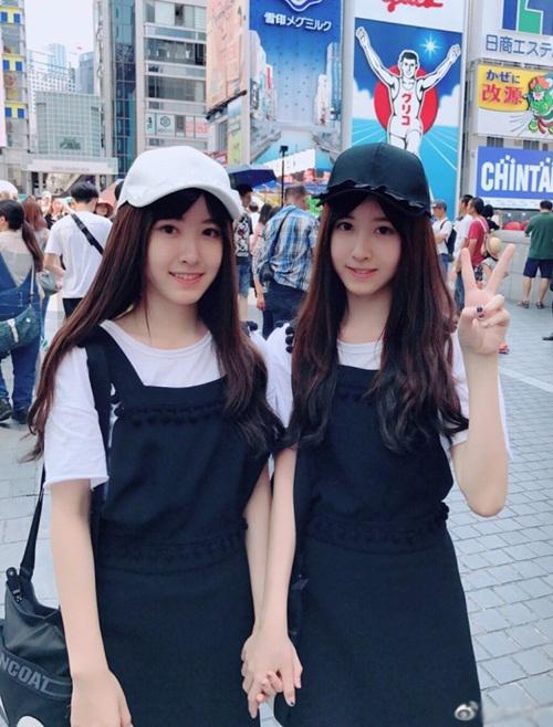 Vẻ đẹp tựa thiên thần của cặp song sinh nổi tiếng từ thuở lên 2-10