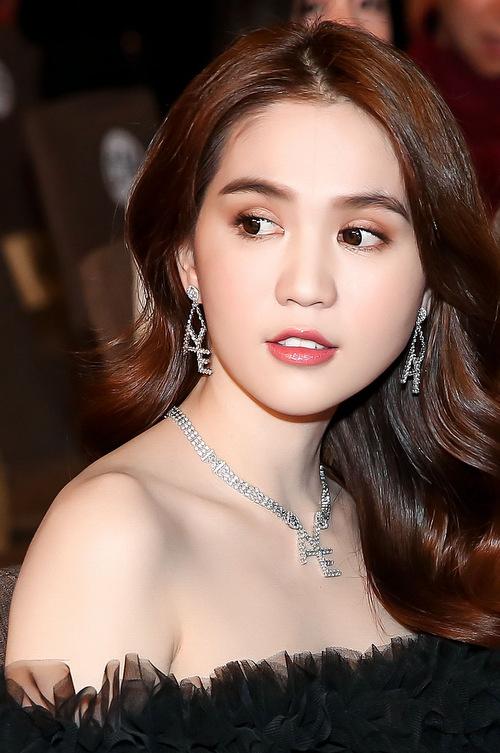 Vừa úp mở có người yêu lớn tuổi, Ngọc Trinh đã khoe nhẫn kim cương hơn 2 tỷ đồng-3
