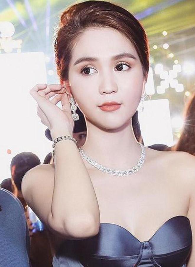 Vừa úp mở có người yêu lớn tuổi, Ngọc Trinh đã khoe nhẫn kim cương hơn 2 tỷ đồng-1